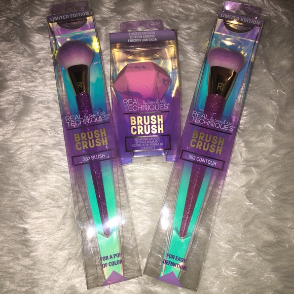 Real Techniques Other - Real Techniques Makeup Brushes + Sponge + free bag